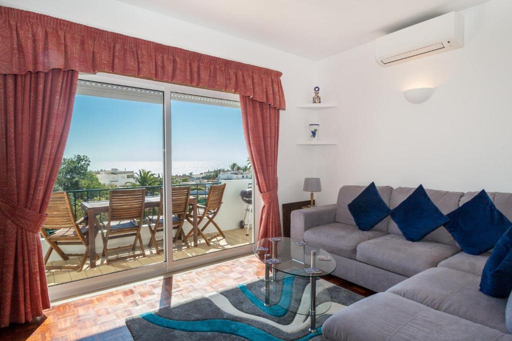 Seaview Apartment H room 3