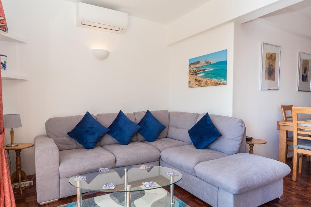 Seaview Apartment H room 4