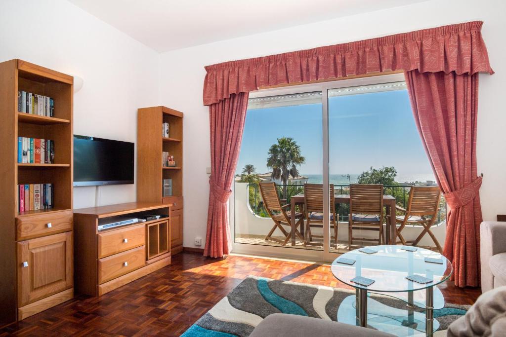 Seaview Apartment H room 5